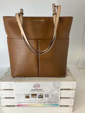 MICHAEL KORS, LARGE BROWN PEBBLED LEATHER SHOULDER BAG